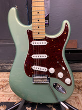 Load image into Gallery viewer, Used 2021 Fender Player Stratocaster w/ bag
