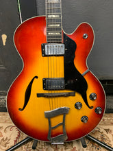 Load image into Gallery viewer, Vintage ‘69-‘79 Hagstrom Jimmy w/ non original case
